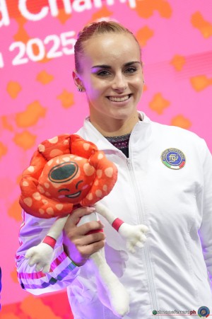 wag aa podium sfe03526 simone ferraro ph